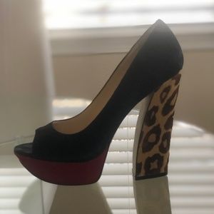 Platform peeptoe pumps
